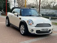 Begagnad Mini Cooper Cabriolet 2011 Vit Cab