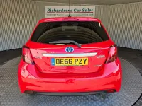 Used Toyota Yaris 101 HP (74 kW) 2017 Red Hatchback