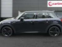 Usado Mini Cooper Hatch 136 CV (100 kW) 2022 Negro Utilitario