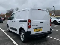 Usado Citroën Berlingo 129 HP (94 kW) 2025 Branco Monovolume