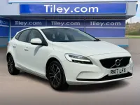Used Volvo V40 Momentum 152 HP (111 kW) 2017 White Hatchback