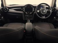 Używany Mini Cooper Classic 134 KM (98 kW) 2023 Srebrny Hatchback