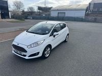 Begagnad Ford Fiesta Zetec 75 HK (55 kW) 2015 Vit Halvkombi
