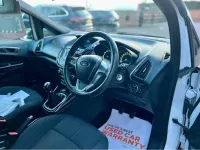 Used Ford B-MAX Zetec 90 HP (66 kW) 2015 White MPV