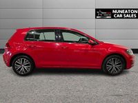 Used VW Golf VII SE 125 HP (91 kW) 2017 Red Hatchback