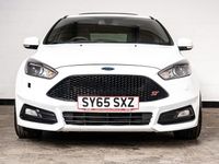 Used Ford Focus ST 250 HP (183 kW) 2015 White Hatchback