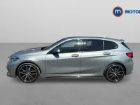 Usado BMW M135 306 CV (225 kW) 2023 Gris Utilitario