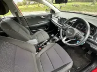 Begagnad Kia Rio 99 HK (72 kW) 2019 Röd Halvkombi