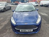 Usado Ford Fiesta Zetec 82 HP (60 kW) 2015 Azul Citadino