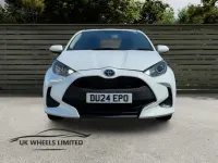 Used Toyota Yaris 114 HP (83 kW) 2024 White Hatchback