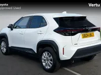 Used Toyota Yaris Hybrid 116 HP (85 kW) 2024 Pure white (solid paint) Estate