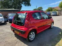 Used Peugeot 107 68 HP (50 kW) 2011 Red Hatchback