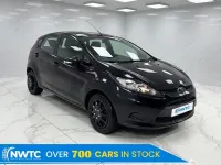 Begagnad Ford Fiesta 2010 Svart Halvkombi