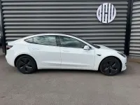 Used Tesla Model 3 Standard Range Plus 366 kW (498 HP) 2019 White Sedan