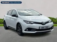 Used Toyota Auris Hybrid Design 136 HP (100 kW) 2018 White Hatchback