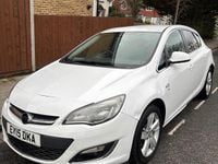 Used Vauxhall Astra SRi 115 HP (84 kW) 2015 White Hatchback