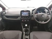 Used Renault Clio IV Dynamique 90 HP (66 kW) 2017 Red Hatchback