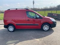 Used Citroën Berlingo 100 HP (73 kW) 2018 Red MPV