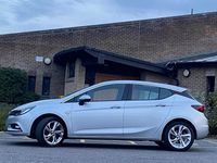 Used Vauxhall Astra SRi 105 HP (77 kW) 2017 Silver Hatchback