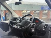 Second-hand Peugeot Boxer 140 CP (102 kW) 2022 Alb Van