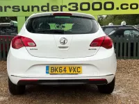 Used Vauxhall Astra Design Edition 136 HP (100 kW) 2014 White Hatchback