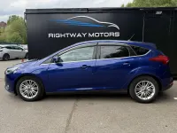 Begagnad Ford Focus Zetec 125 HK (91 kW) 2017 Blå Halvkombi