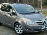 Begagnad Vauxhall Meriva 100 HK (73 kW) 2010 Brun Minibuss