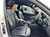 Begagnad BMW 318 M Sport 2013 Vit Kombi