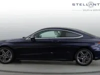 Usado Mercedes C200 AMG line 195 CV (143 kW) 2021 Azul Coupe