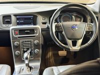 Usado Volvo V60 SE Lux 180 HP (132 kW) 2014 Carrinha