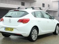 Used Vauxhall Astra Excite 2014 White Hatchback