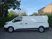 New Renault Trafic 2026 Solid  glacier white MPV