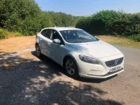 Used Volvo V40 120 HP (88 kW) 2016 White Hatchback