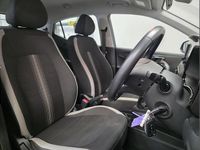 Używany Hyundai i10 Advanced 62 KM (45 kW) 2024 Szary Hatchback