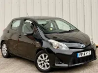 Used Toyota Yaris Active 100 HP (73 kW) 2014 Black Hatchback