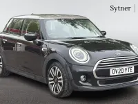 Usado Mini Cooper Exclusive 134 CV (98 kW) 2020 Negro Utilitario