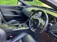 Używany Jaguar XE Ingenium 200 KM (147 kW) 2018 Biały Sedan/Limuzyna