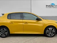 Used Peugeot 208 Allure Premium 101 HP (74 kW) 2022 Yellow Hatchback