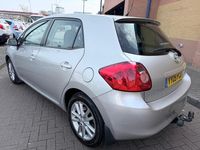 Used Toyota Auris 124 HP (91 kW) 2009 Silver Hatchback