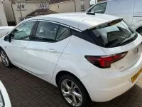 Used Vauxhall Astra SRi 150 HP (110 kW) 2016 White Hatchback