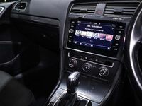 Begagnad VW Golf VII SE 131 HK (96 kW) 2018 Blå Kombi