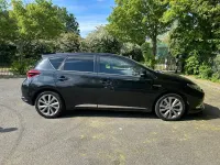 Używany Toyota Auris Hybrid 2018 Czarny Hatchback
