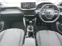 Used Peugeot 208 Allure 101 HP (74 kW) 2024 White Hatchback