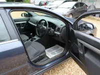 Used Vauxhall Vectra 138 HP (101 kW) 2008 Blue Hatchback