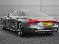Usado Audi e-tron GT quattro Design 389 kW (530 HP) 2023 Cinzento Sedan