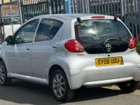 Usado Toyota Aygo Platinum 67 HP (49 kW) 2008 Prateado Citadino