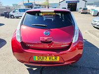 Begagnad Nissan Leaf Tekna 80 kW (109 HK) 2017 Röd Halvkombi