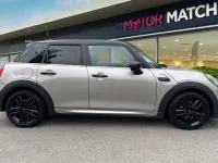 Usado Mini Cooper Hatch 2021 Cinzento Citadino
