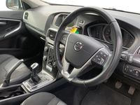 Used Volvo V40 Momentum 122 HP (89 kW) 2018 White Hatchback