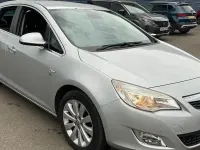 Używany Vauxhall Astra Elite 2011 Srebrny Hatchback